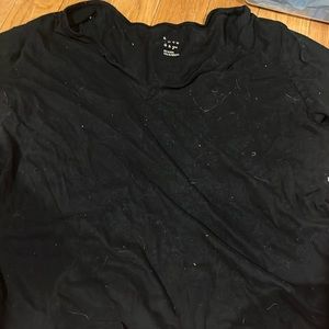 2 black T-shirts